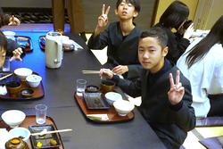 6年生修学旅行夕食の様子