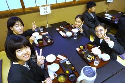 6年生修学旅行ホテル部屋の中での様子