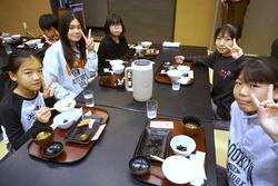 6年生修学旅行ホテル部屋の中での様子