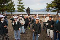 6年生修学旅行厳島神社参拝の様子