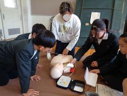 6年生救急法講習会の様子