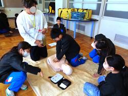 6年生救急法講習会の様子