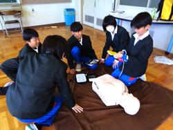 6年生救急法講習会の様子