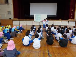1年生幼稚園を招いてお祭り