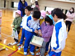 1年生幼稚園を招いてお祭り