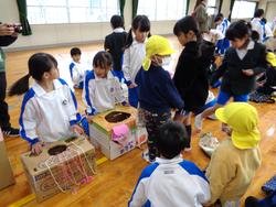 1年生幼稚園を招いてお祭り