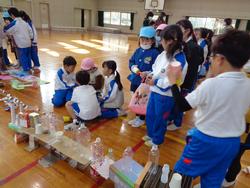 1年生幼稚園を招いてお祭り