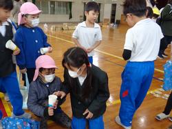 1年生幼稚園を招いてお祭り