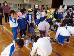 1年生幼稚園を招いてお祭り