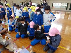 1年生幼稚園を招いてお祭り