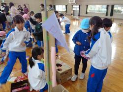 1年生幼稚園を招いてお祭り