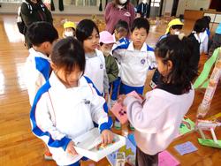 1年生幼稚園を招いてお祭り