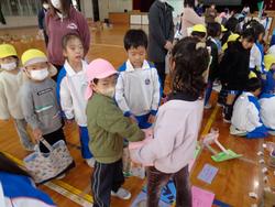 1年生幼稚園を招いてお祭り