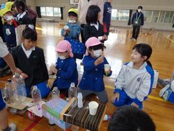 1年生幼稚園を招いてお祭り