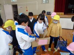 1年生幼稚園を招待してのお祭り