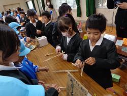 2年生おもちゃランドにご招待