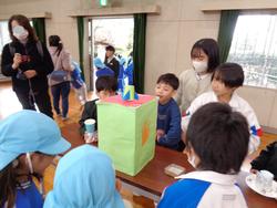 2年生おもちゃランドにご招待