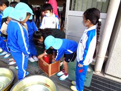 2年生おもちゃランドにご招待