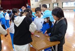 2年生おもちゃランドにご招待