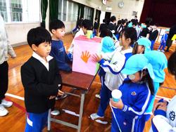 2年生おもちゃランドにご招待