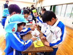 2年生おもちゃランドにご招待