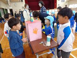 2年生おもちゃランドにご招待