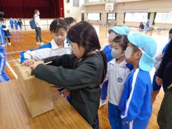 2年生おもちゃランドにご招待