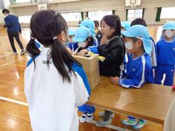 2年生おもちゃランドにご招待