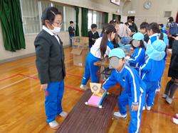 2年生おもちゃランドにご招待