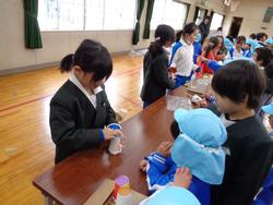 2年生おもちゃランドにご招待