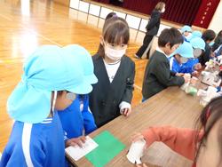 2年生おもちゃランドにご招待