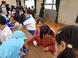 2年生おもちゃランドにご招待