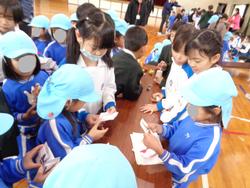 2年生おもちゃランドにご招待