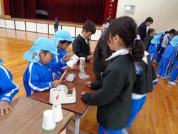 2年生おもちゃランドにご招待