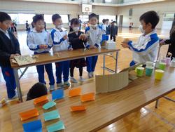 2年生のおもちゃランドに1年生をご招待