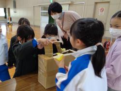 2年生のおもちゃランドに1年生をご招待