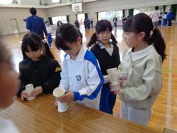 2年生のおもちゃランドに1年生をご招待