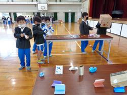 2年生のおもちゃランドに1年生をご招待