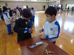 2年生のおもちゃランドに1年生をご招待