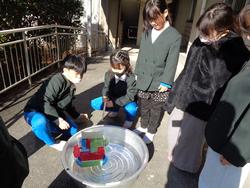 2年生のおもちゃランドに1年生をご招待