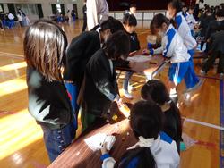 2年生のおもちゃランドに1年生をご招待