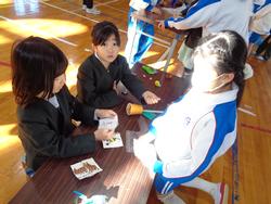 2年生のおもちゃランドに1年生をご招待