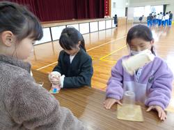 2年生のおもちゃランドに1年生をご招待