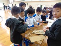 2年生のおもちゃランドに1年生をご招待