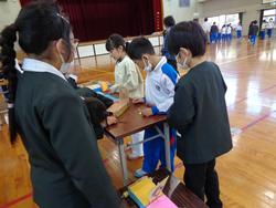 2年生のおもちゃランドに1年生をご招待