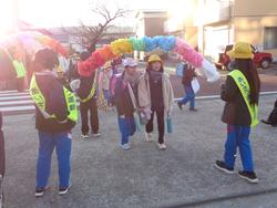 校門前での挨拶の様子