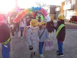 校門前での挨拶の様子