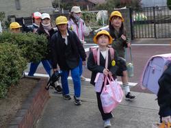 始業式の朝の登校の様子