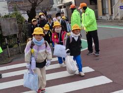 始業式の朝の登校の様子