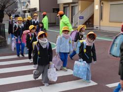 始業式の朝の登校の様子